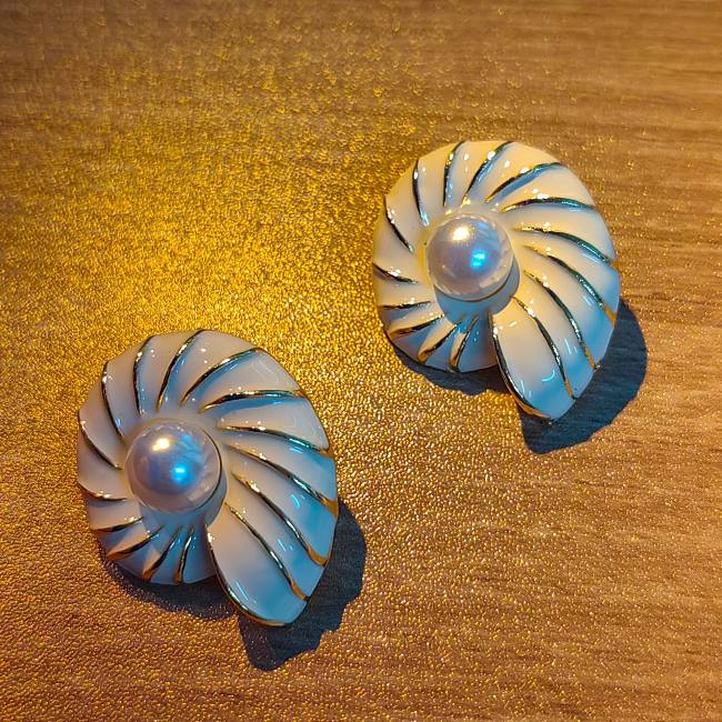 1 Pair Commute Snails Inlay Copper Pearl Ear Studs