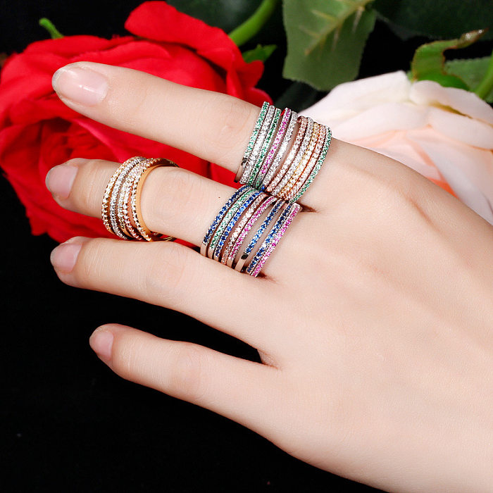 Ringe im klassischen Stil mit geometrischer Verkupferung und Inlay aus Zirkon, 14 Karat vergoldet, vergoldet und rhodiniert
