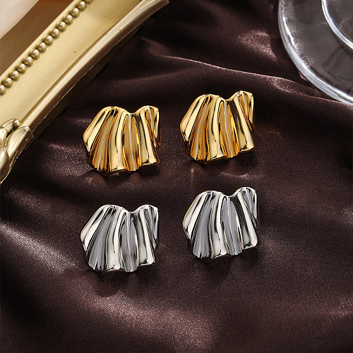 1 par de brincos de orelha banhados a ouro 18K, estilo simples, irregular, cor sólida, cobre plissado