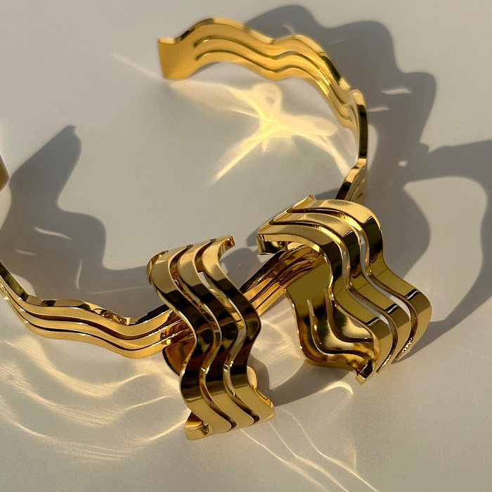 Boucles d'oreilles bracelets en acier inoxydable plaqué or 18 carats avec vagues de style simple de style IG