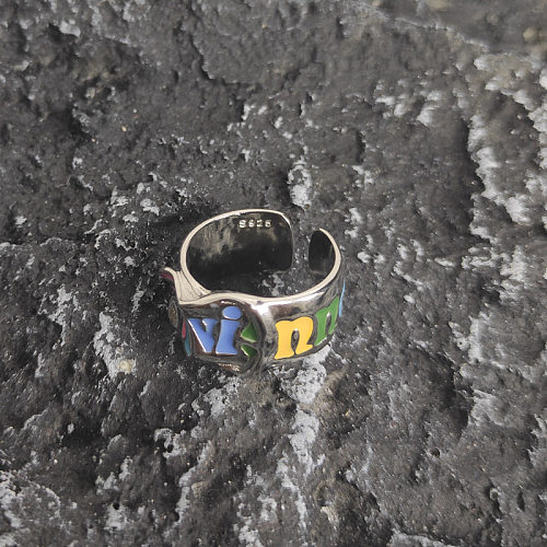 Offene Ringe aus offener Streetwear mit geometrischen Buchstaben und Kupfer-Emaille