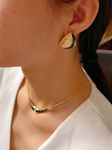 Antique Style Vintag18k Gold Black And White Enamel Earrings Suit High Quality Retro Stud Earrings Ear Rings
