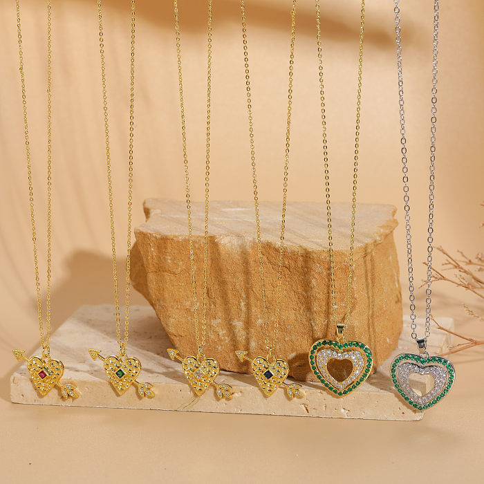 Collier pendentif luxueux en forme de cœur avec incrustation de cuivre et zircon plaqué or 14 carats