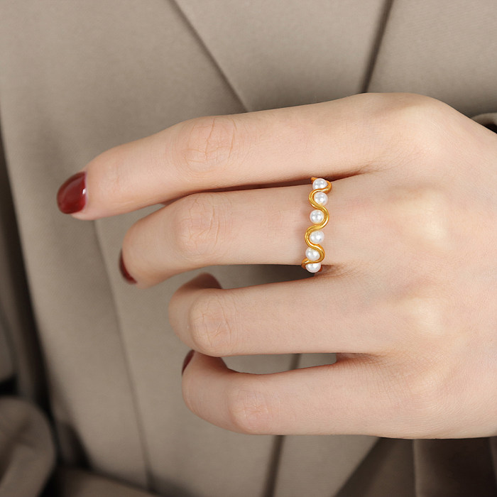 Bague ouverte plaquée or 18 carats avec incrustation géométrique en acier et titane de style simple, perles artificielles