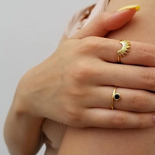 Modischer Ring aus vergoldetem Edelstahl mit schwarzem Achat