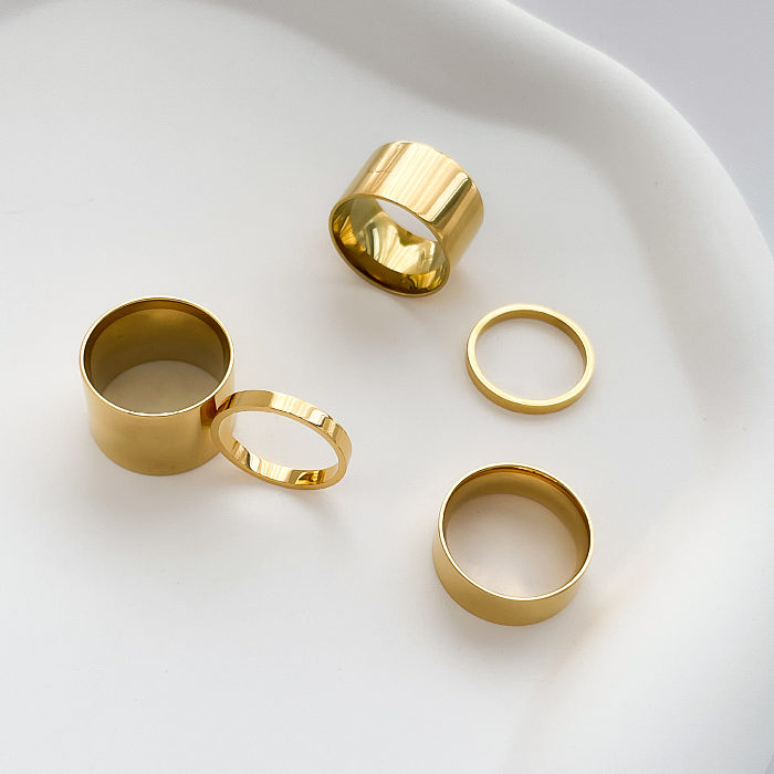 Anneaux plaqués or de placage en acier titane de couleur unie de style simple