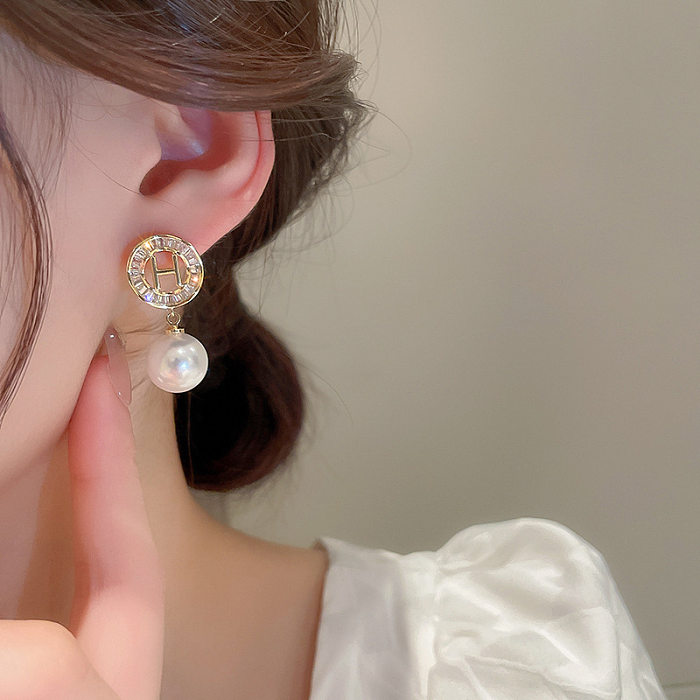 Lettre tendance en cuivre plaqué or, perles artificielles, clous d'oreilles en Zircon, 1 paire