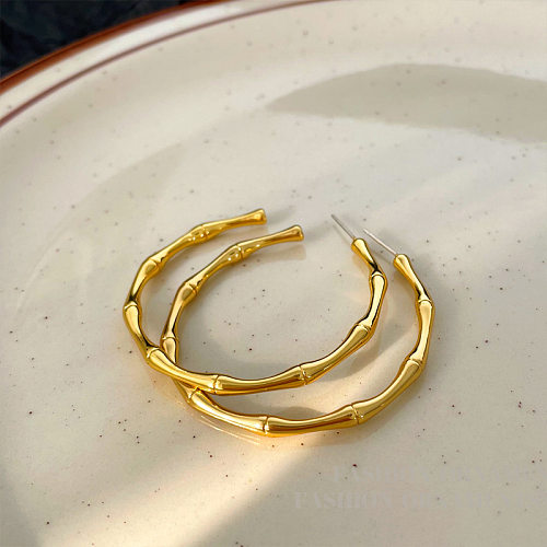 1 Paar schlichte Ohrringe in C-Form mit Kupferbeschichtung