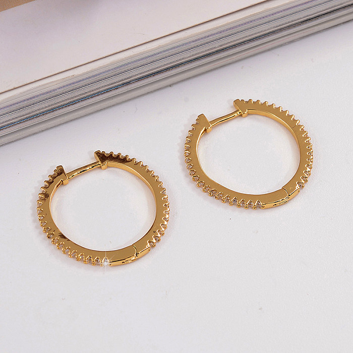 1 Paar einfache, runde Ohrringe im Vintage-Stil mit Inlay aus Kupfer und Zirkon mit 18-Karat-Vergoldung