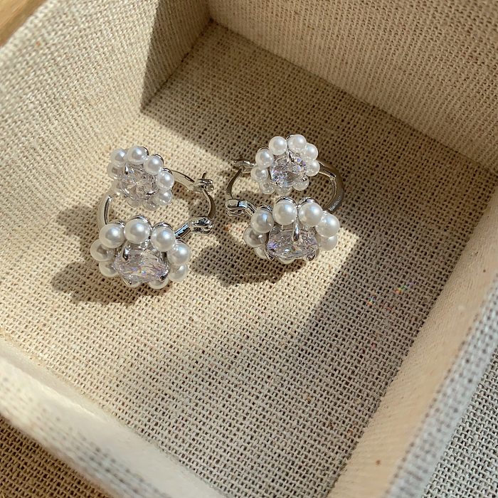 1 Paar süße Blumenüberzug-Inlay-Ohrringe aus Kupfer mit künstlichen Perlen und Strasssteinen
