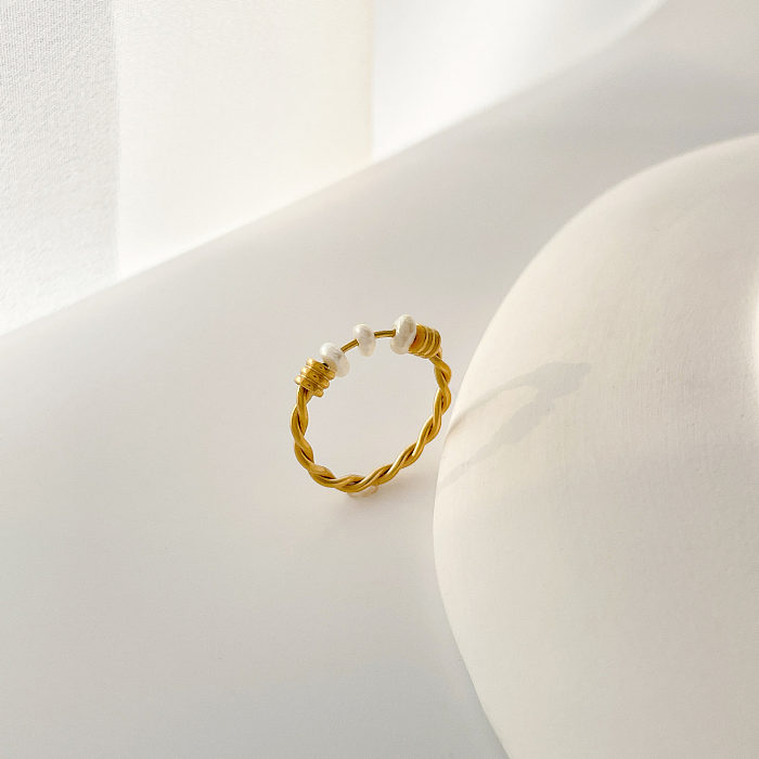 Geometrische Ringe im Vintage-Stil mit Titanstahl-Inlay und künstlichen Perlen