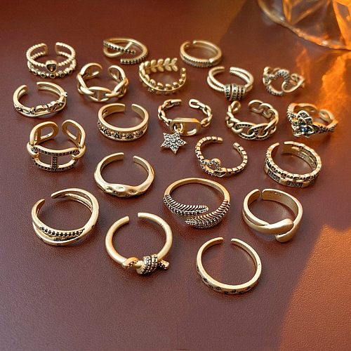 Anéis de zircão embutidos com pingente de cobre em forma de coração com letras retrô