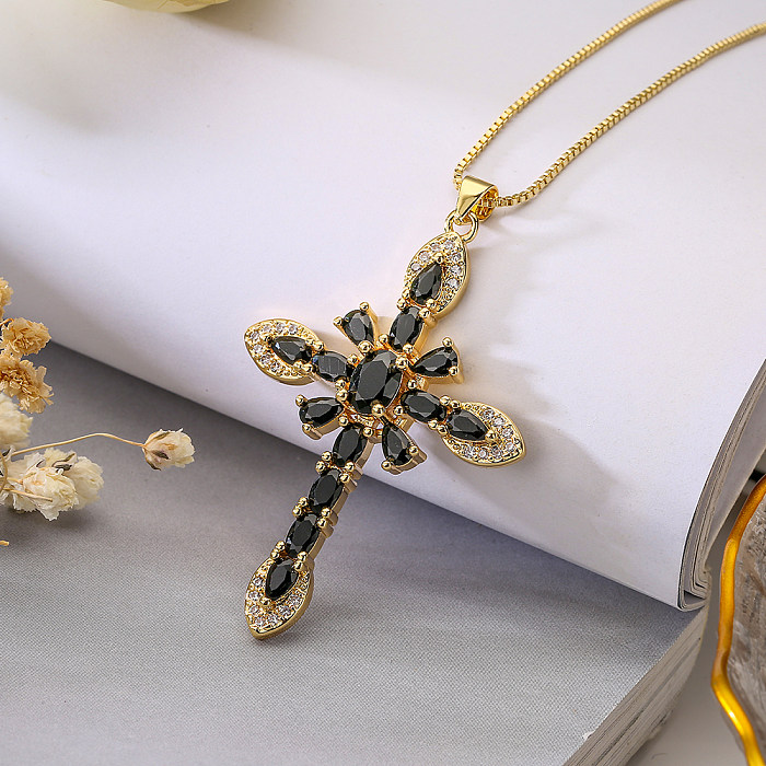 Collier pendentif plaqué or 18 carats avec incrustation de cuivre et croix de style classique rétro