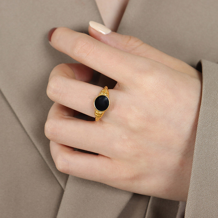 Schlichter, runder, offener Ring aus Titanstahl-Emaille mit 18-Karat-Vergoldung
