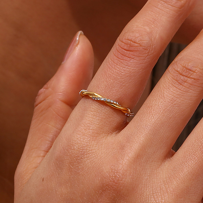Strass embutidos de aço inoxidável de cor sólida estilo simples anéis banhados a ouro 18K