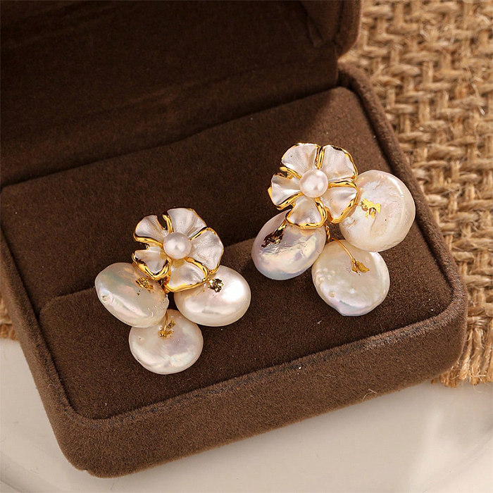 1 Pair Elegant Simple Style Flower Freshwater Pearl Copper Ear Studs