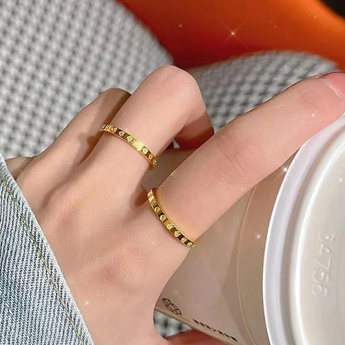 Anillos de revestimiento de acero de titanio con forma de corazón de estilo simple