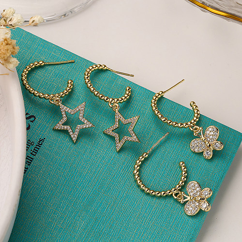 1 paire de boucles d'oreilles pendantes en forme d'étoile et de papillon, Style Simple, incrustation de cuivre et de Zircon plaqué or 18 carats
