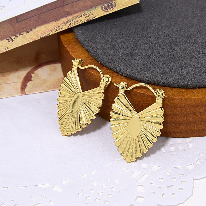 1 paire de boucles d'oreilles créoles en cuivre plaqué argent, Style Vintage, en forme de cœur, ajouré