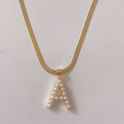 Elegante y lujoso estilo clásico con letras de cobre chapado en oro de 14 quilates con colgante de perlas artificiales a granel