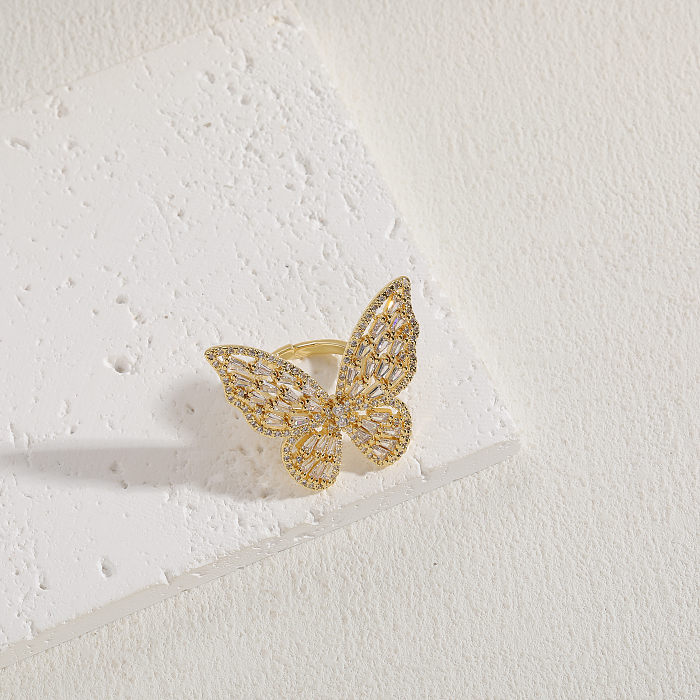 Elegante estilo clássico borboleta cobre revestimento assimétrico incrustação zircão anéis abertos banhados a ouro 14K
