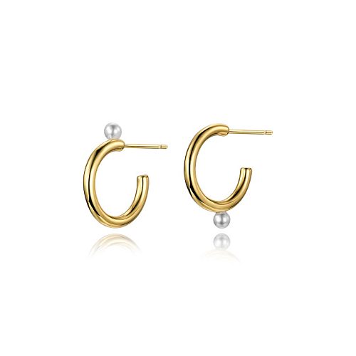 زوج واحد من ترصيع الأذن المطلي بالذهب على الطراز الكوري على شكل حرف C واللؤلؤ النحاسي عيار 1 قيراط