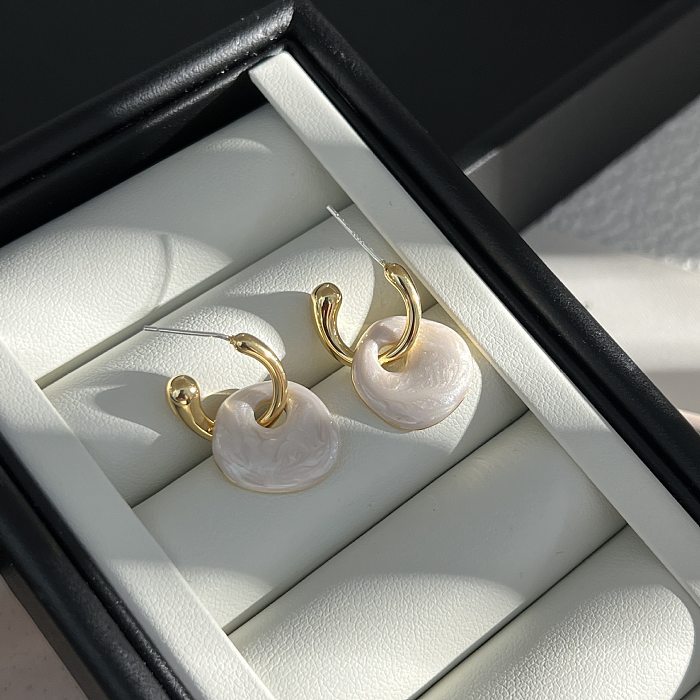 1 paire de boucles d'oreilles plaquées or 18 carats en cuivre plaqué géométrique de style moderne