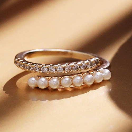 Elegante Damen-Ringe mit geometrischem Kupfer-Inlay, künstlichen Perlen und Zirkon