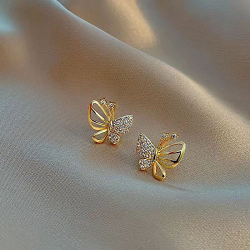 1 paire de clous d'oreilles élégants en cuivre et diamant artificiel avec incrustation de papillon