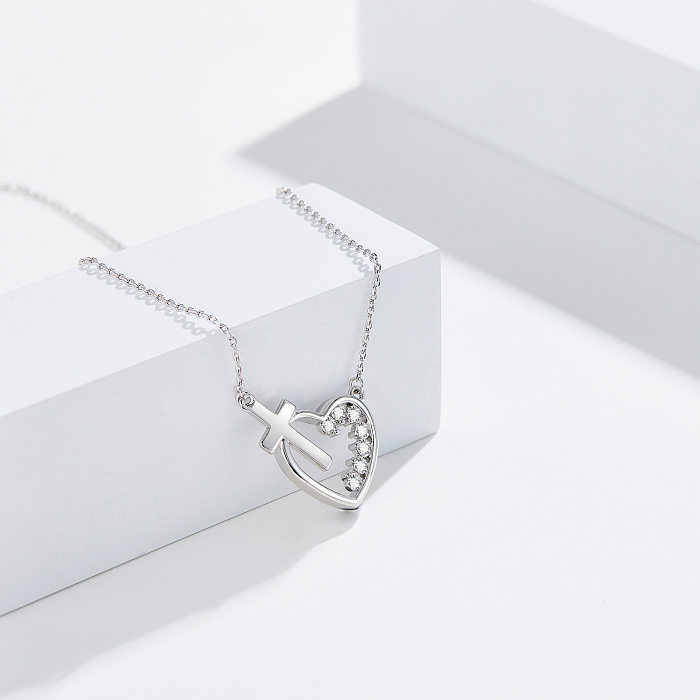 Einfache Halskette mit Kreuz-Herzform-Kupfer-Zirkon-Anhänger in loser Schüttung
