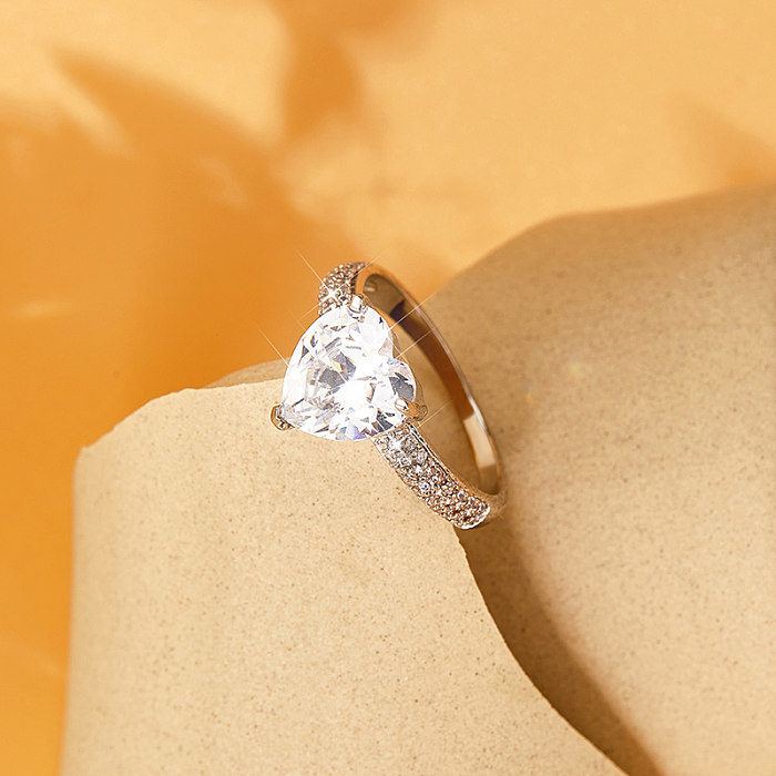 Style moderne brillant en forme de coeur cuivre placage incrustation strass Zircon blanc plaqué or anneaux