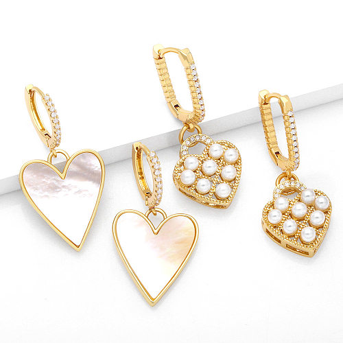 Modische Herz-Anhänger-Ohrringe aus Kupfer mit 18 Karat vergoldeter eingelegter Zirkon-Perle