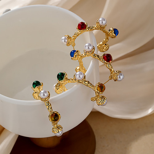 1 par de pendientes elegantes chapados en forma de C de estilo clásico para mujer con incrustaciones de cobre, perlas artificiales de resina chapadas en oro de 18K