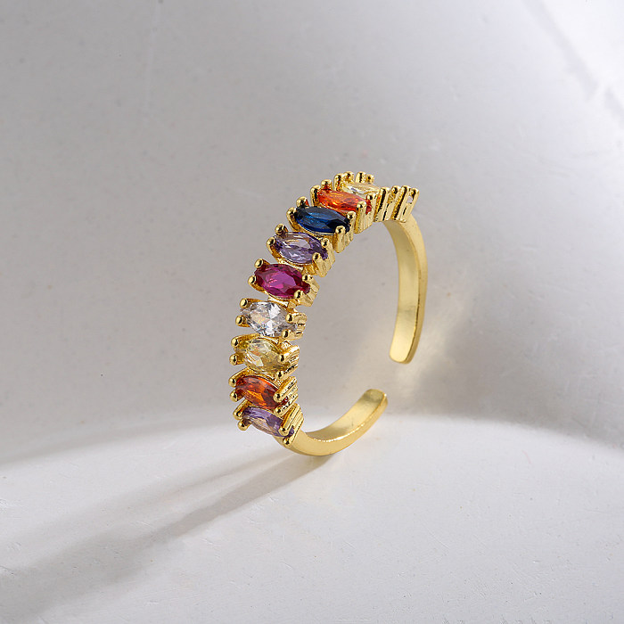 Modischer, neuer Stil, Kupfer, 18 Karat vergoldet, mit Mikro-Intarsien, geometrischer Zirkon, offener Ring