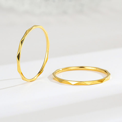 Anéis banhados a ouro de aço titânio de cor sólida de estilo simples por atacado