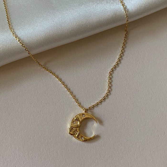 Collier pendentif en plaqué or avec incrustation de cuivre et de serpent de lune de Style rétro Simple