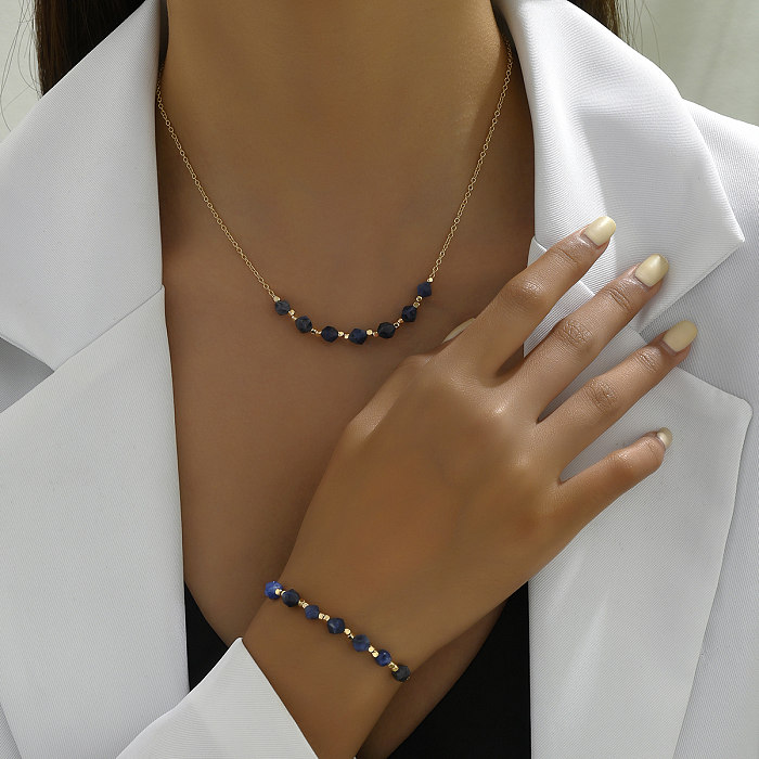 Collier élégant de bracelets plaqués par or 18K d'électrodéposition de cuivre en pierre de couleur unie