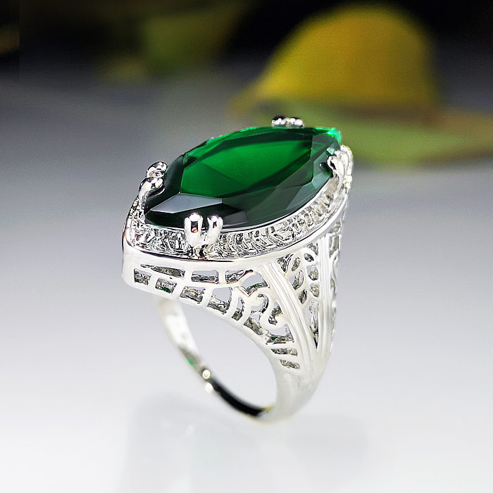 Fashion Creative Emerald Zircon Hollow Carved Gem Copper Ring