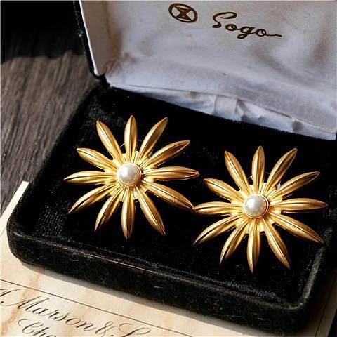 1 Pair Retro Flower Plating Inlay Copper Artificial Pearls Ear Studs