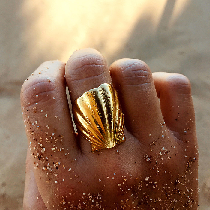 Venta al por mayor Anillos abiertos chapados en oro de 18 quilates con revestimiento de acero inoxidable de Shell de estilo simple de estilo IG