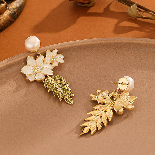 1 paire de clous d'oreilles élégants en forme de feuille et de fleur, incrustation d'émail en cuivre, perles d'eau douce