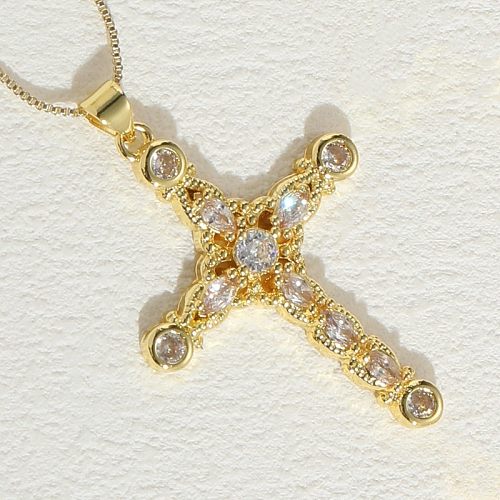 Elegante e luxuoso estilo clássico cruz chapeamento de cobre incrustação zircão colar com pingente banhado a ouro 14K