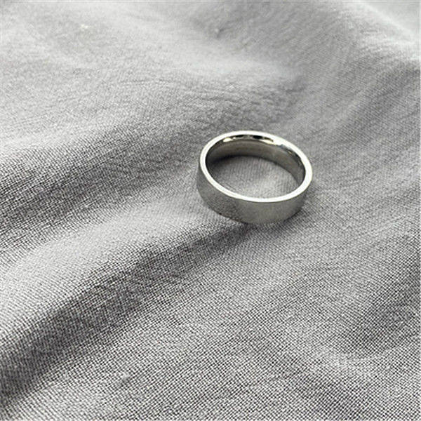 Einfacher glänzender feiner Ring aus Titanstahl Großhandel mit Schmuck