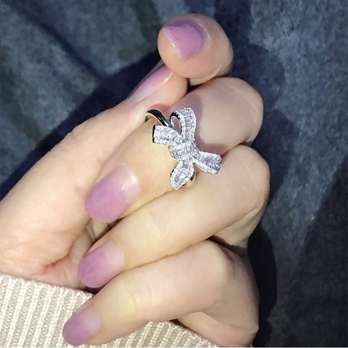 Nuevo anillo de diamante de escalera de arco, anillo de diamante de simulación estética para mujer
