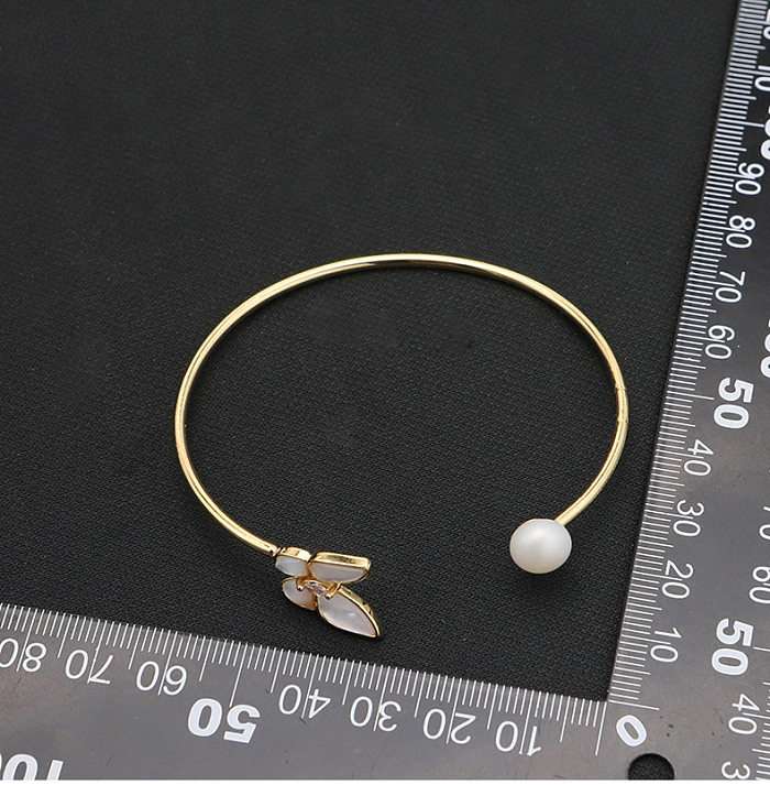 Bracelet plaqué or 18K de zircon de perle d'incrustation de cuivre de papillon élégant
