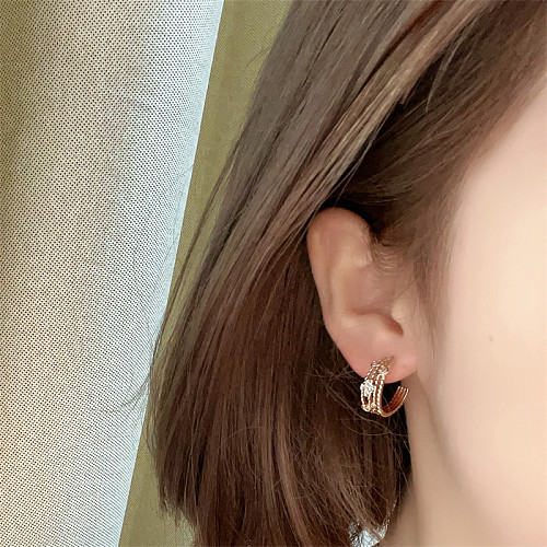 1 paire de clous d'oreilles en forme de cœur, Style Simple et décontracté, incrustation en cuivre et Zircon plaqué or