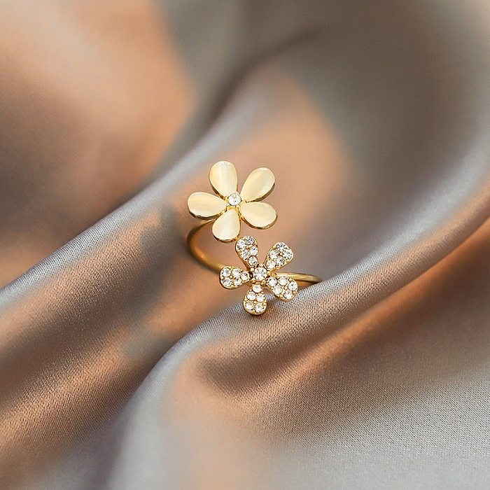 Anillo abierto de ópalo con diamantes de imitación de cobre y flor dulce a granel