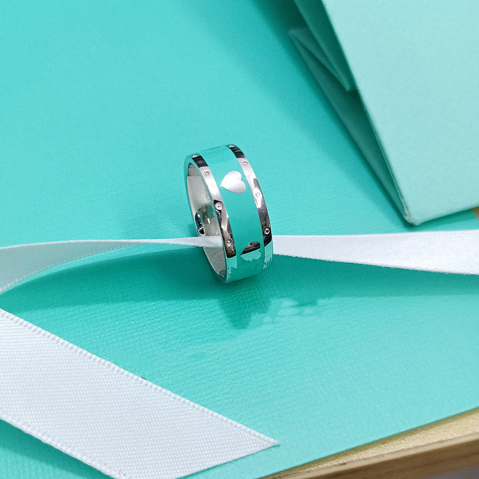 Anéis de aço titânio em formato de coração retrô elegante a granel
