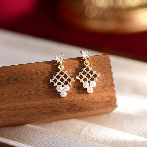 Boucles d'oreilles en forme de losange, Style Simple et élégant, incrustation ajourée en cuivre, perles artificielles en Zircon plaqué or 1K, 14 paire