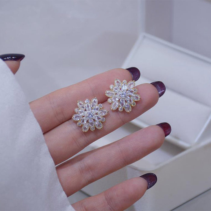 1 Pair Elegant Shiny Snowflake Plating Inlay Copper Zircon Gold Plated Ear Studs